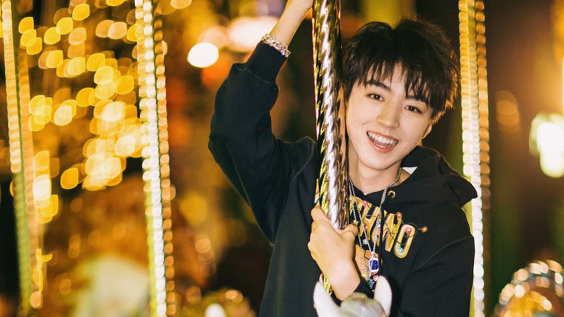 乔治·巴尔:全黑队中场的“核心人物”,每次传球都精准无误,确保进攻威胁不断