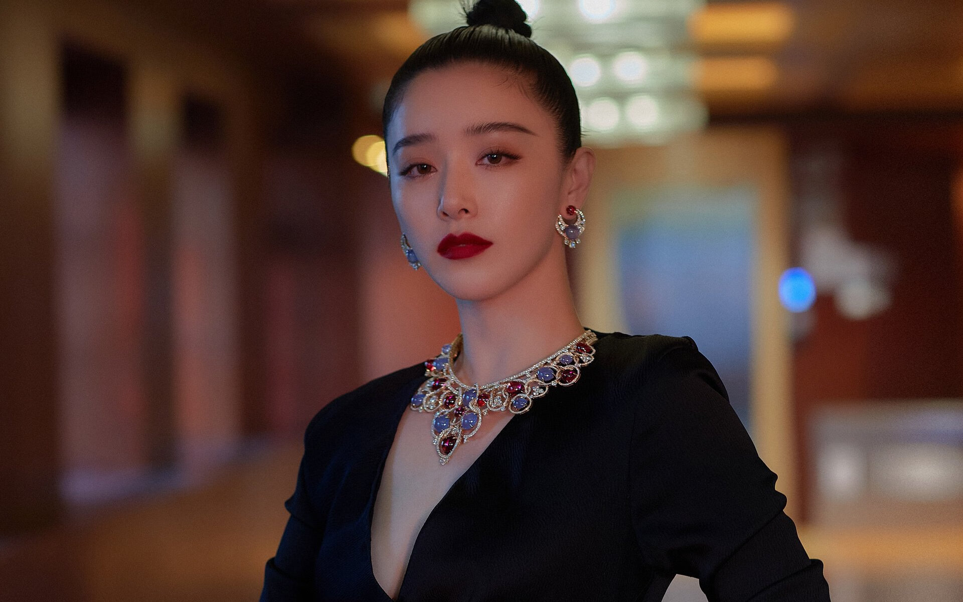 奇克男子篮球在国际邀请赛中表现抢眼,晋级关键一战